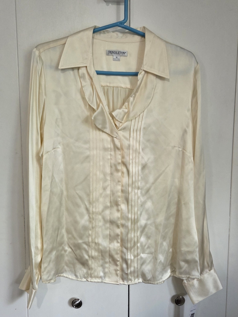 NWT Pendleton Women M Silk Blouse Cream Ivory Pintuck Pleated Front Ruffle LS